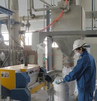 稱(chēng)重式灌裝機(jī)案例